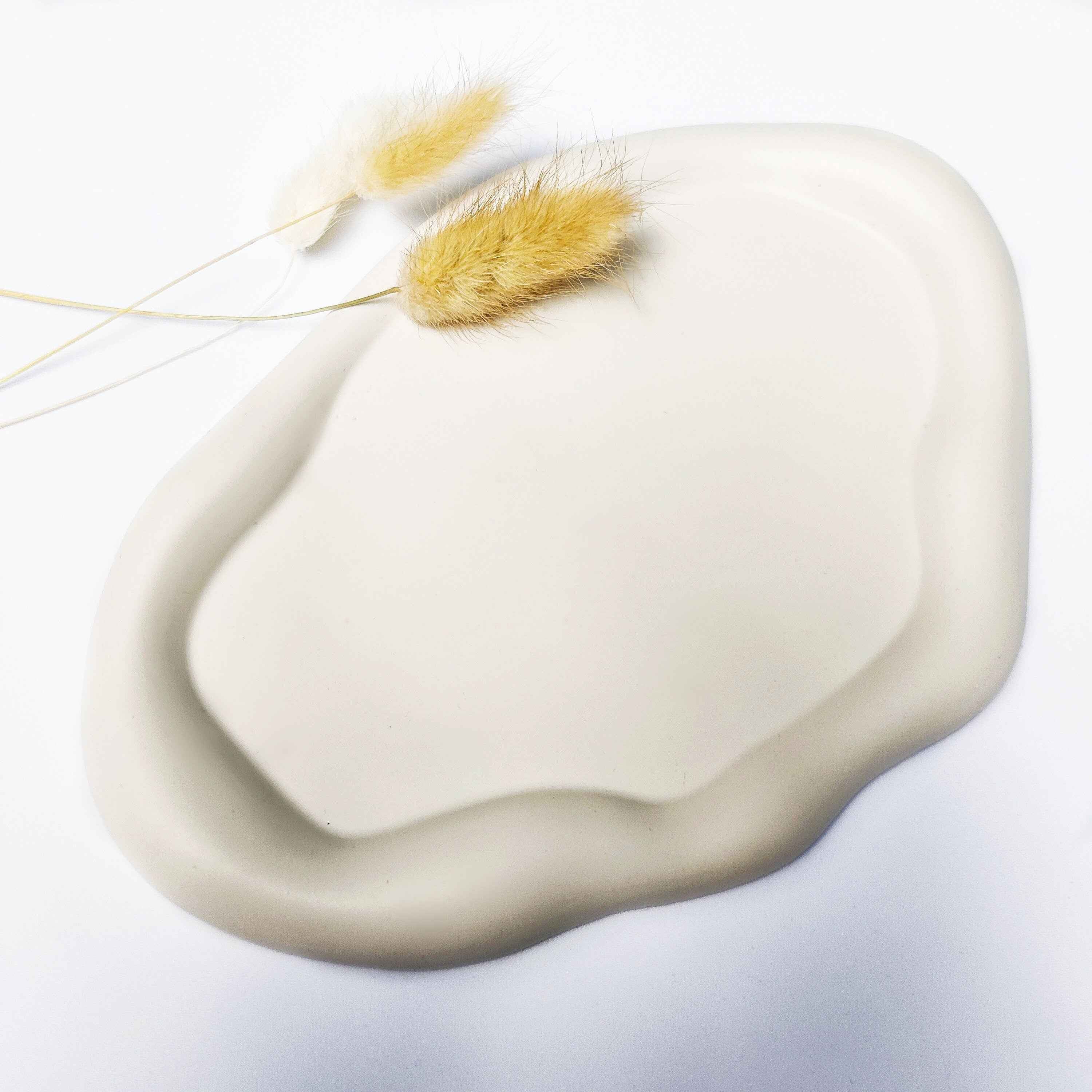 Wavy cloud decorative tray